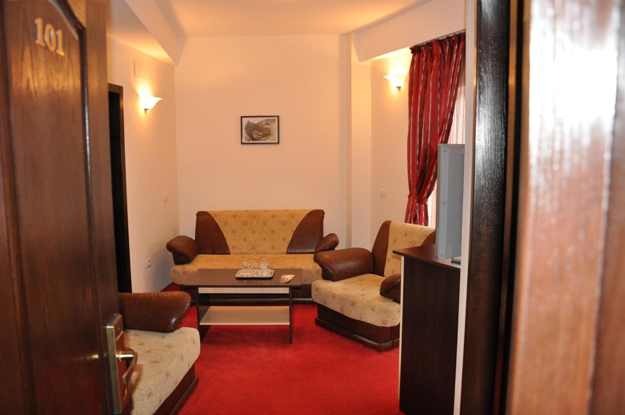 Golden Hotel 3*