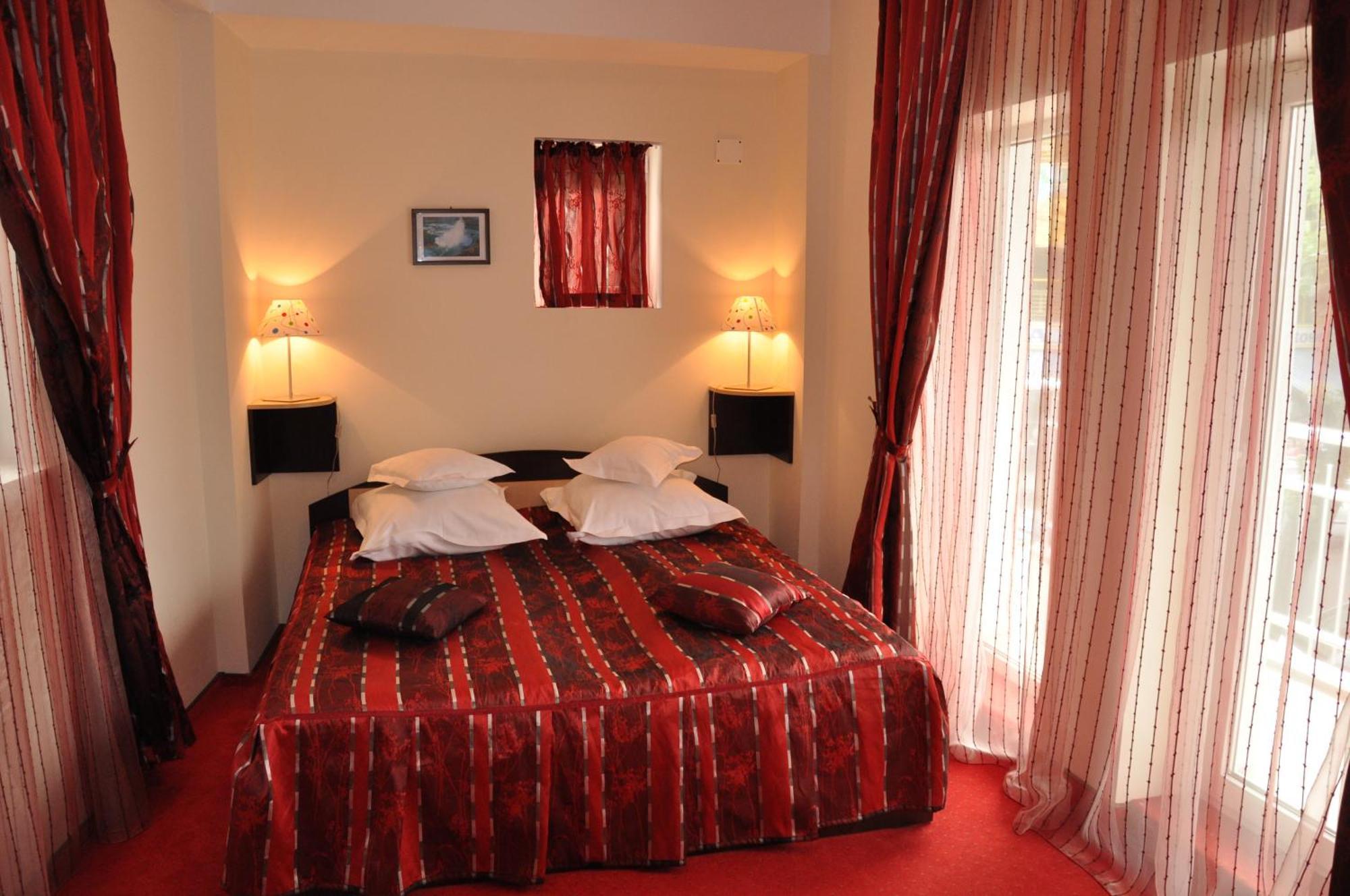 Hotel Golden 3*